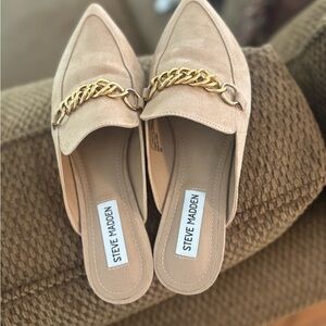 Steve Madden Beige Mules with Gold Chain